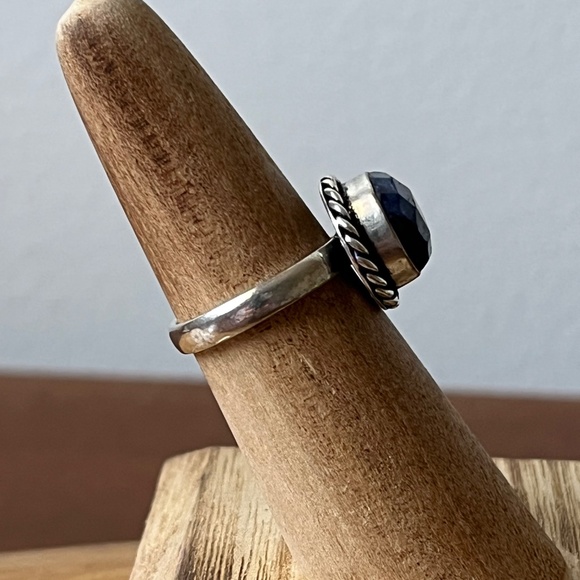 FACETED SAPPHIRE GEMSTONE RING STAMPED 925 SILVER PLATED SIZE 6.25 - Picture 9 of 10
